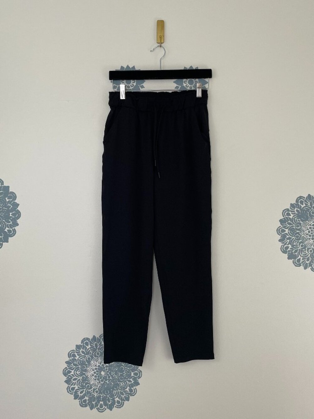 Lululemon Keep Moving 7/8 High-Rise Pants in Black Size 6